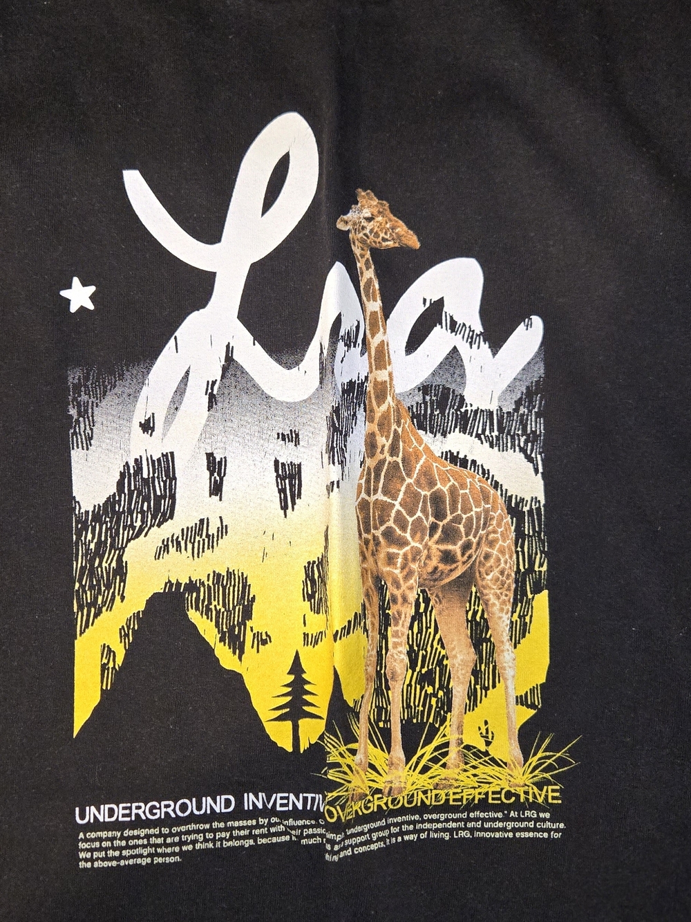 Lrg Black Tee with Yellow & White Graphic - Giraffe Design
